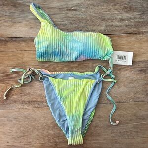 Dippin Daisys Bikini- Size Medium